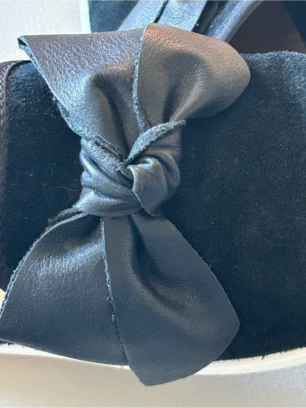 UGG Women’s Black Leather Slip-On Mules with Knotted Bow Size 7 - Picture 9 of 12